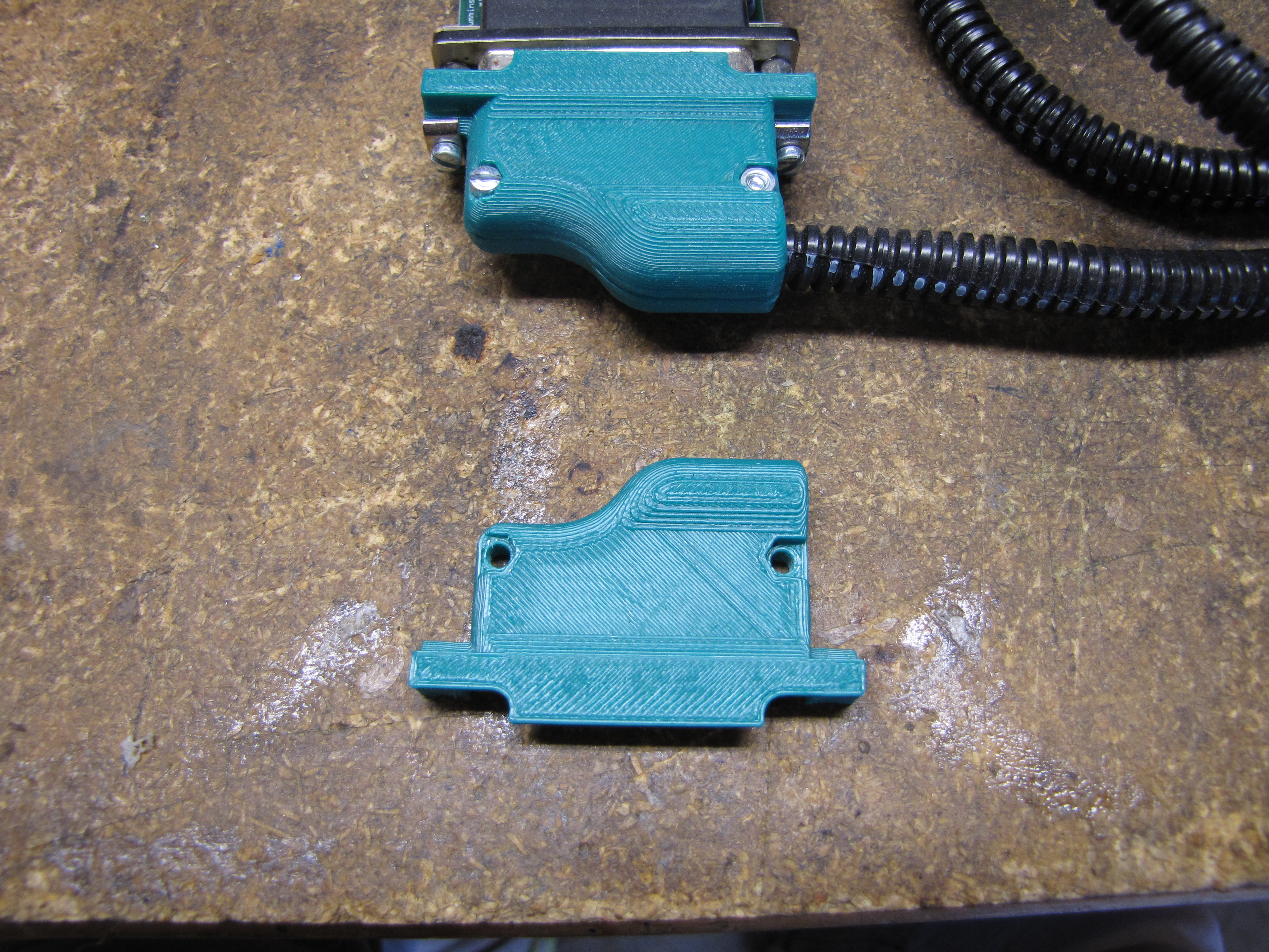 DB25 Connector Backshell 90° outlet